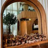 คาเฟ่เปิดใหม่ มีแลนด์มาร์คเดินบันไดวน - Morestto
