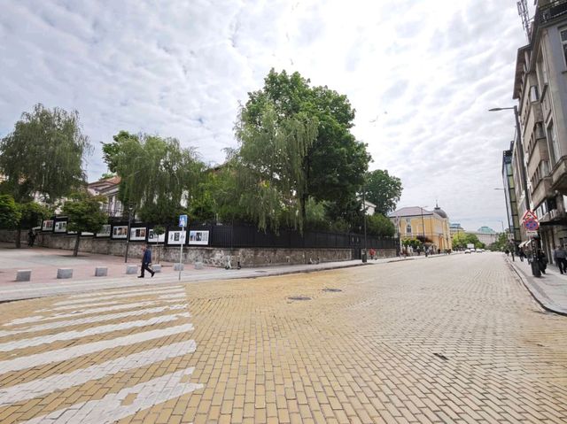 城市靈魂的一角，綠意與藝術共存的街頭花園#水晶花園（Crystal Garden）-Sofia Bulgaria