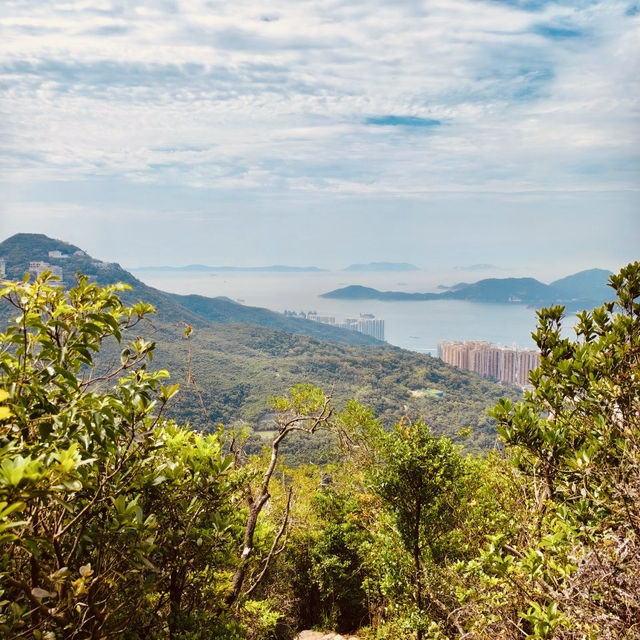 雙腳代替纜車：登太平山頂、爬『西高山』，一路看盡香港風光～