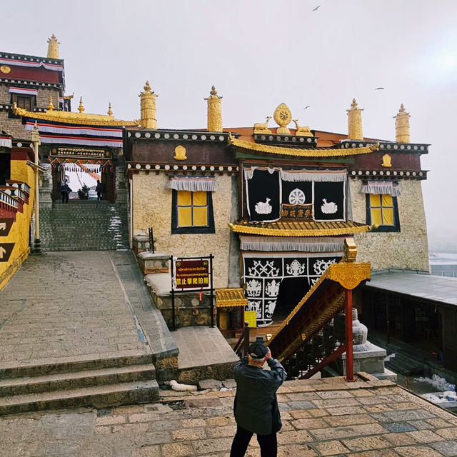 Spiritual Serenity at Song Zanlin Monastery Spiritual Serenity at Song Zanlin Monastery