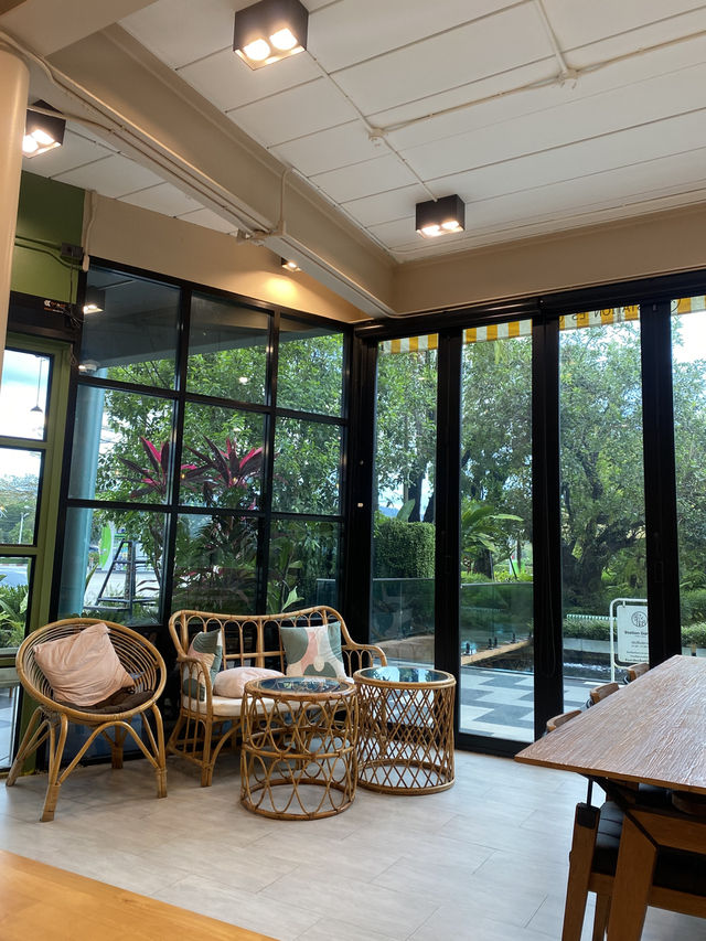 คาเฟ่ในปั้มน้ำมันจันทบุรี Station ES Cafe ☕️