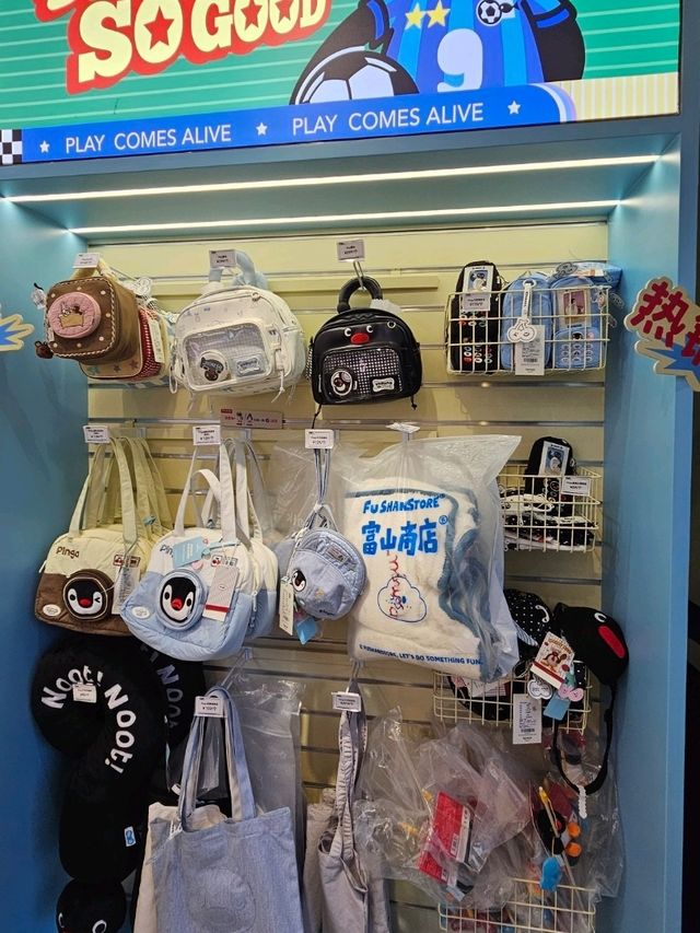 商店門口最萌企鵝拍照位
