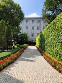 A Sunday Key: When the People's House Greets Its People