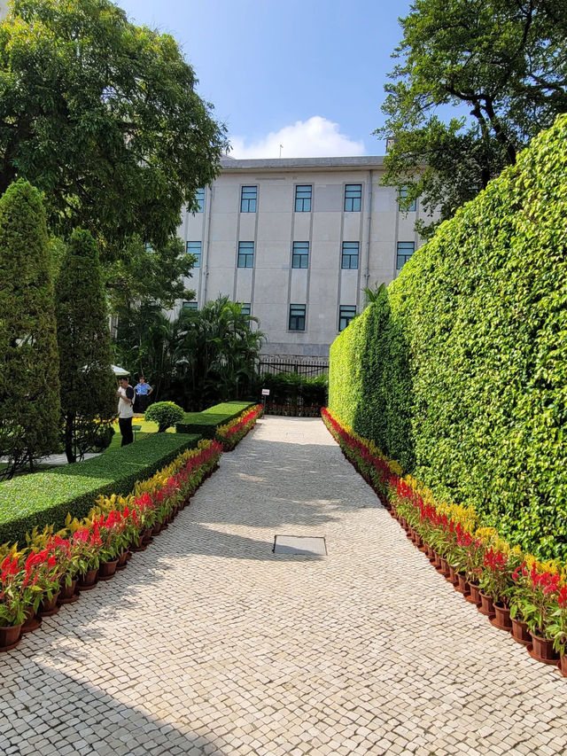 A Sunday Key: When the People's House Greets Its People