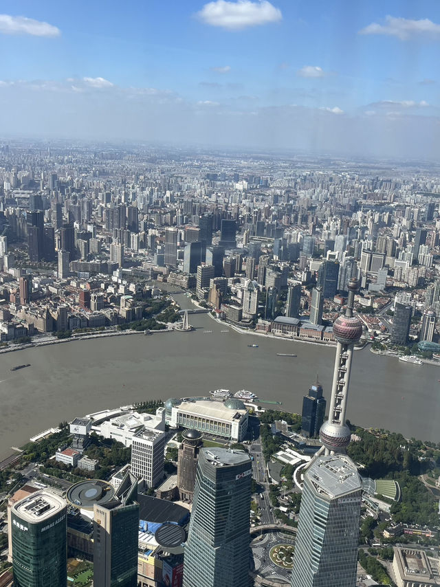 上海塔-摩登建築風格感受都市脈搏  