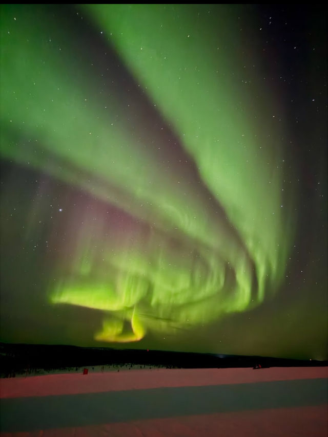 Stepping Into the Real-Life North Pole: Rovaniemi’s Christmas Magic ✨🎅❄️ Stepping Into the Real-Life North Pole: Rovaniemi’s Christmas Magic ✨🎅❄️