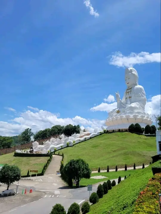 ไหว้พระรับพร เสริมบุญ วัดห้วยปลากั้ง