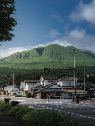 🍵 “Matcha Mountain” – Mount Aso, Japan