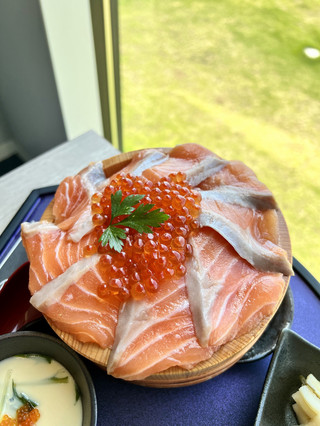福岡糸島絕景海鮮堂：1500円解鎖無敵海景私密包房，嘆極上三文魚子丼！