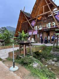 白天遊小七孔，晚上去瑤山古寨，體驗非遺文化特色
