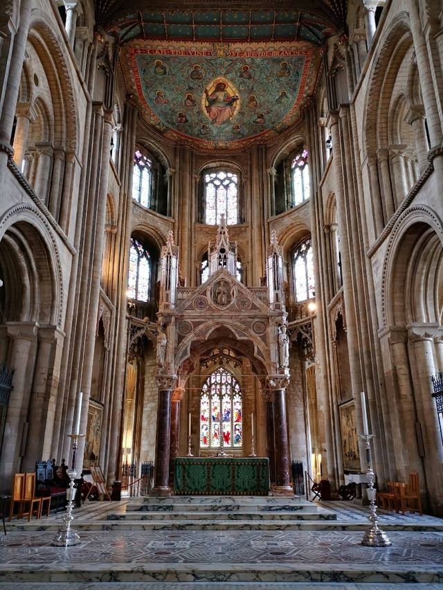 Discover Peterborough Cathedral: History & Beauty