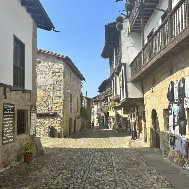 Santillana del Mar: the village of the 3 lies