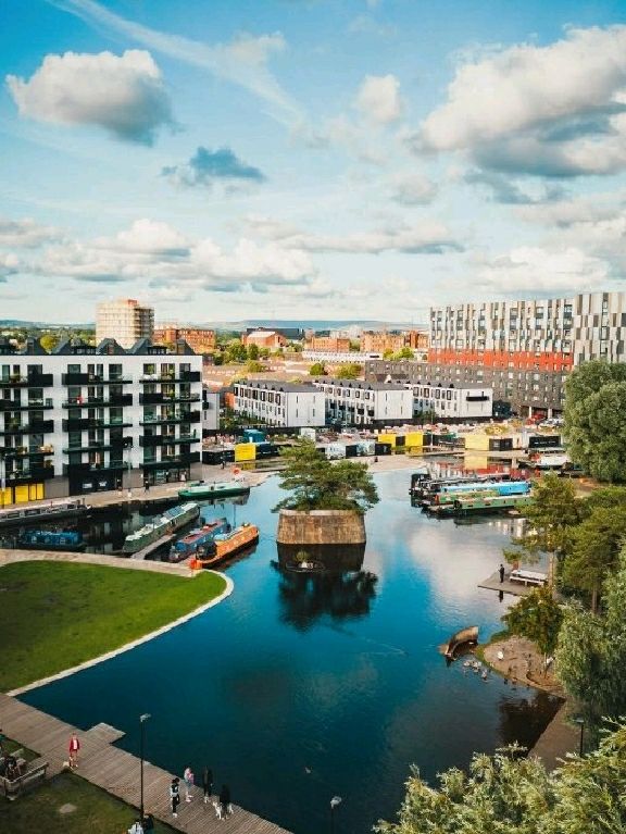 Experience Manchester like a Local 🐝🎶