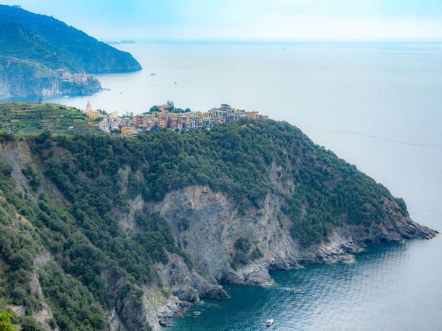 🎨 Cinque Terre – Italy’s Living Postcard 🌊 