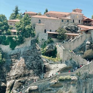 예산으로 즐기는 Meteora: 그리스의 하늘 높은 수도원