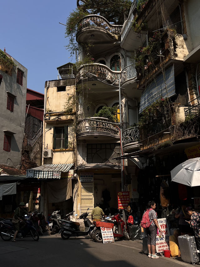 😊✨ Hanoi: Lakes, History & Hidden Alleyways 🇻🇳🌿 😊✨ Hanoi: Lakes, History & Hidden Alleyways 🇻🇳🌿