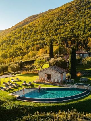 Italy｜Escape to a historic estate and live the true dolce vita.