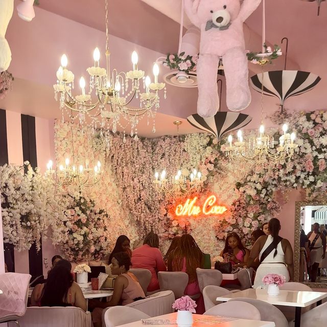 The prettiest pink cafe! ✨