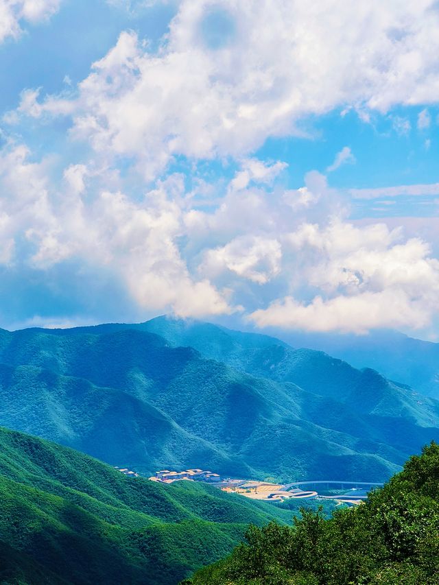 遠離喧囂，京北靜謐山谷中，感受心似白雲常自在，意如流水任東西