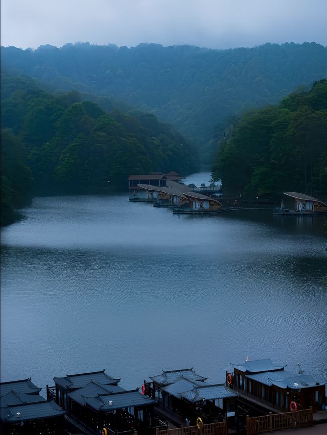 我見青山多妩媚，料青山見我應如是