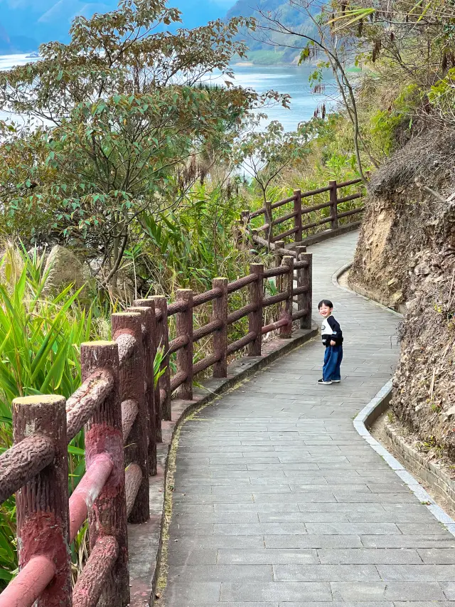 The 'Little Three Gorges' hidden in Zhaoqing, the hiking route is super comfortable