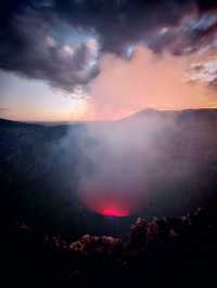 駕車去看滾燙的火山，在馬薩亞火山實現了