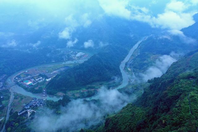 中國的圓月亮——矮寨大橋