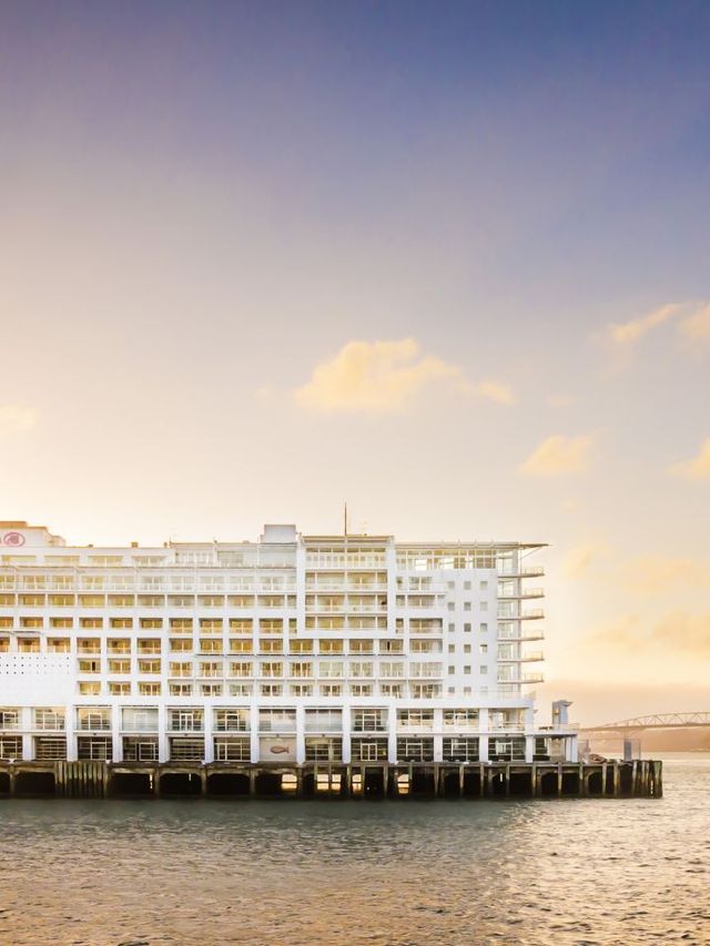 🌟 Auckland's Harborfront Gem: Hilton's Luxe Views & Vibes 🌊✨