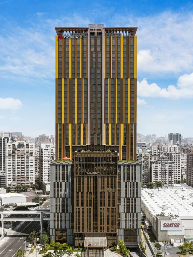 🌟 Kaohsiung's Marvel: Marriott's Luxe Oasis 🌟