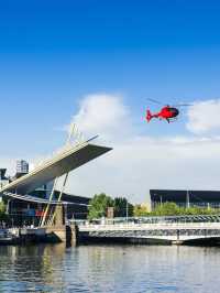 🌟 Melbourne Magic: Docklands Delight with Stunning Views 🌟