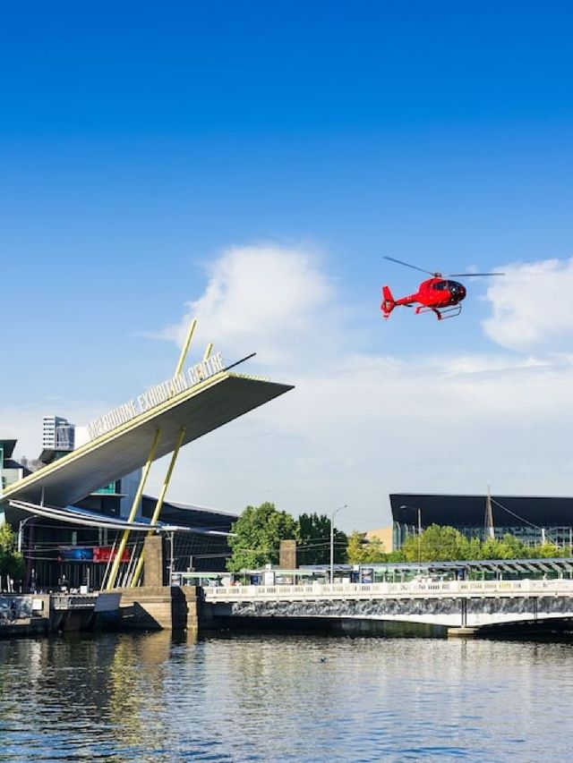 🌟 Melbourne Magic: Docklands Delight with Stunning Views 🌟