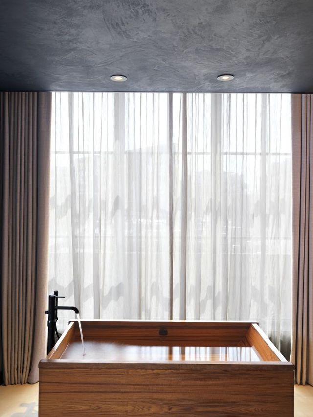 🍂✨ Chic Chicago Stays: Nobu Hotel's Autumn Allure 🍁✨
