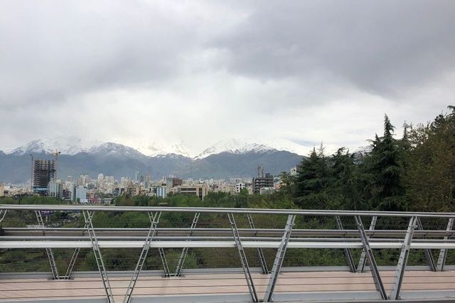 穿越德黑蘭，讓你的旅行成為傳奇。
