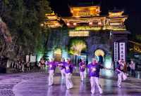 中秋夜放河燈,夢幻桃花源。