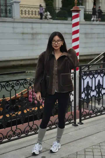 Dalian is perfect for street photography, it's like the Europe of the Northeast.