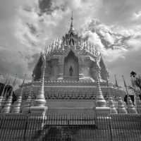 銀色佛塔|西雙版納般若寺,有著明確的著裝要求,請不要穿吊帶、短裙、無袖短袖等