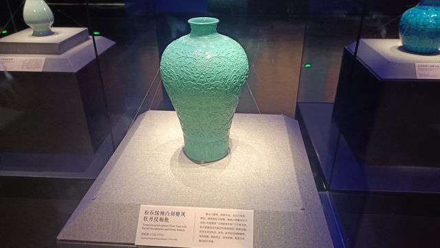 20241002  五光十色——故宮博物院藏古代顏色釉瓷器展。
