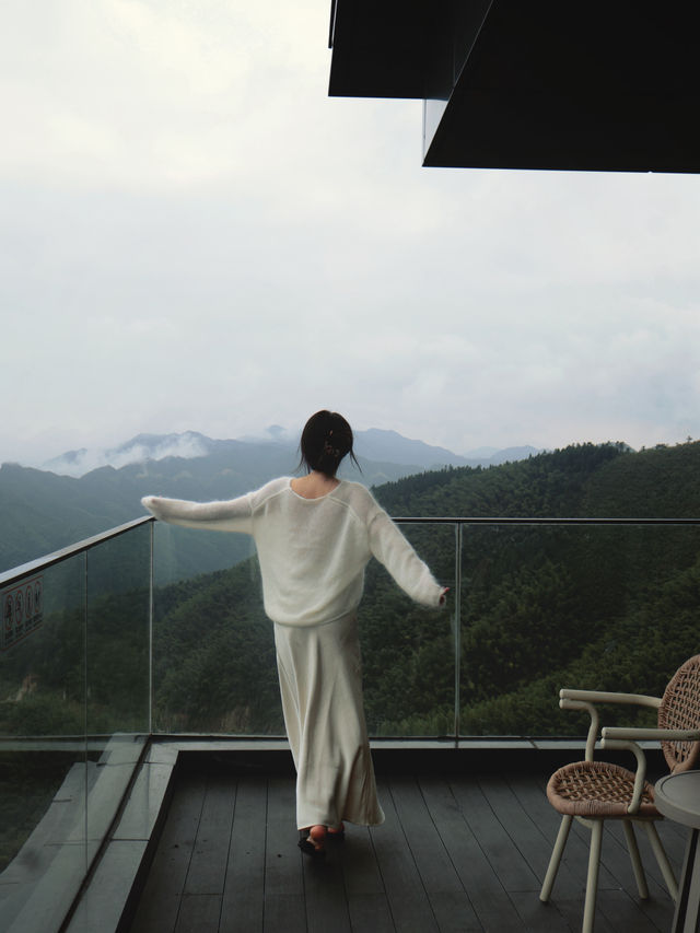 偶爾不想工作，就去大山裡住幾天。