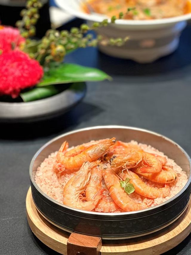 請客戶吃飯，客戶對龔禧太滿意了