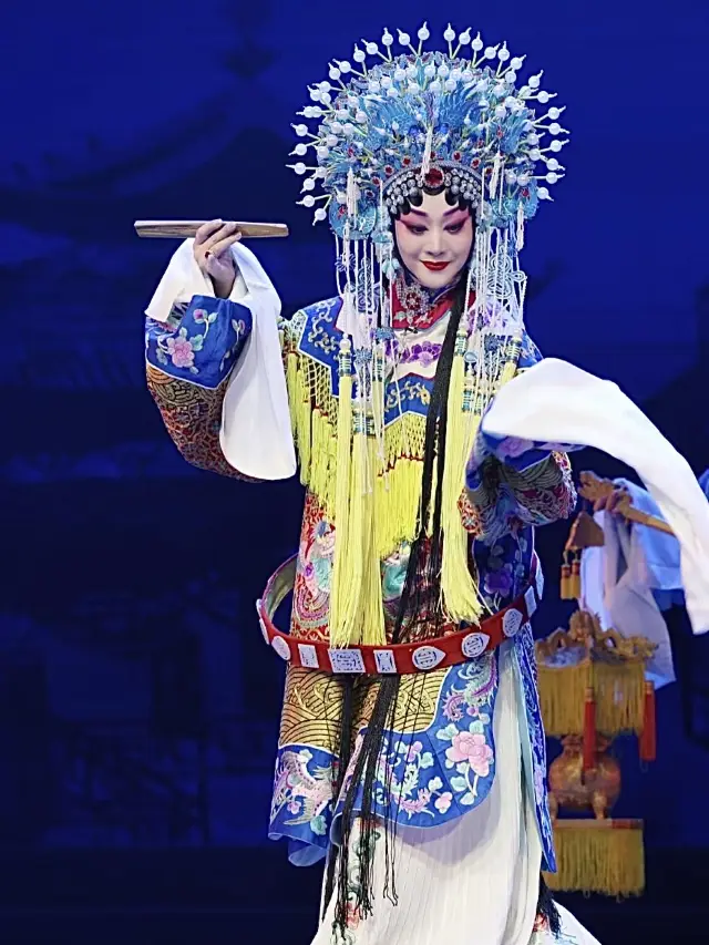 Xinjingxi Hotpot: A Non-Heritage Experience