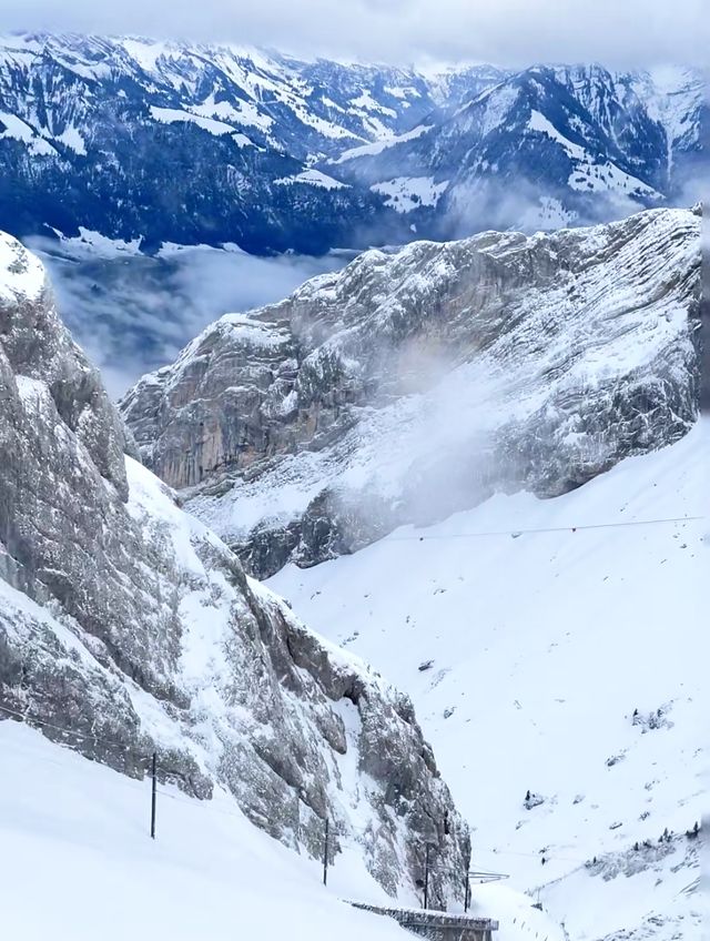 雪色格林德瓦：阿爾卑斯山下的夢幻冬韻