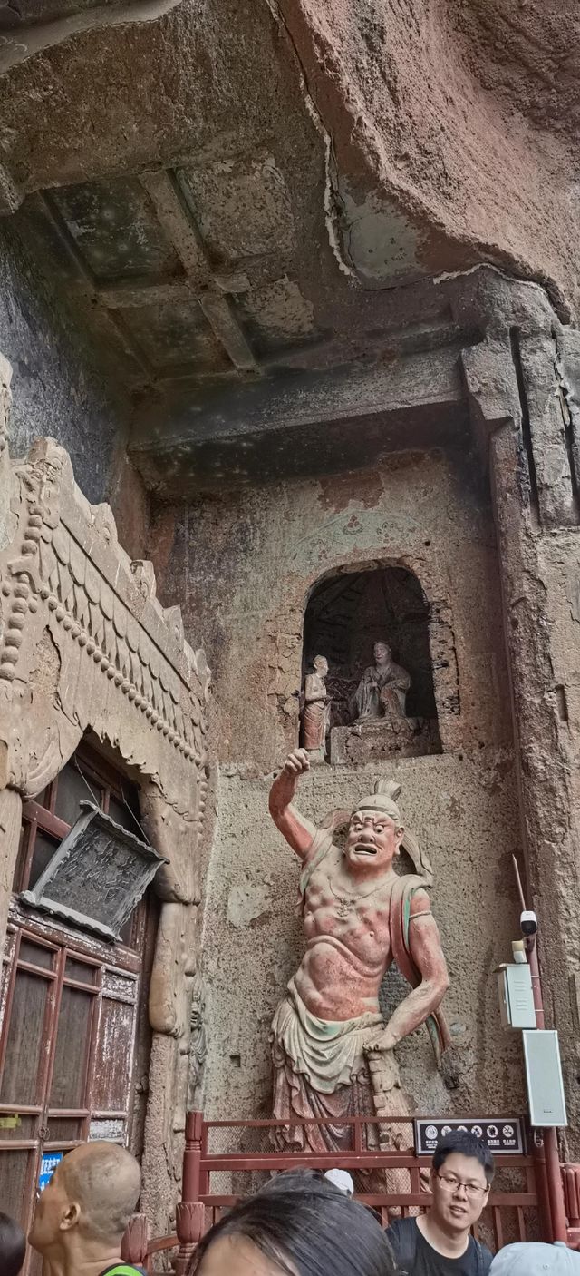 感受麥積煙雨：懸臂佛國的千年微笑