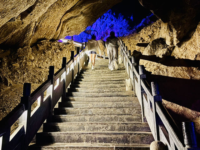 Discover Qiliang cave FengHuang Hunan