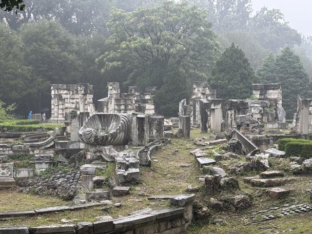雨中圓明園：歷史與自然的私語