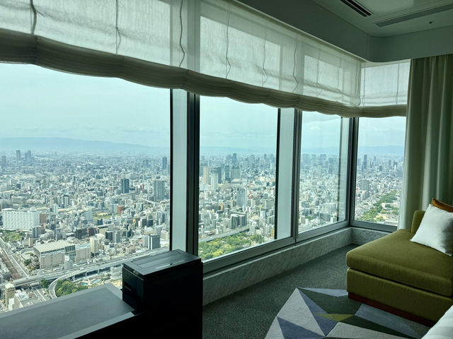 🇯🇵大阪萬豪54樓絕景！躺在床上看百萬夜景的天花板體驗✨ 