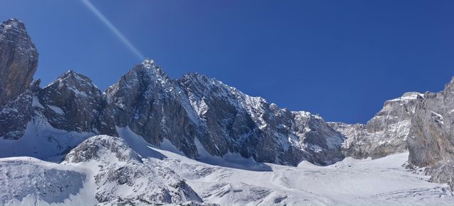 麗江玉龍雪山：把「鎏金雪山+翡翠湖」裝在眼睛裡的一天