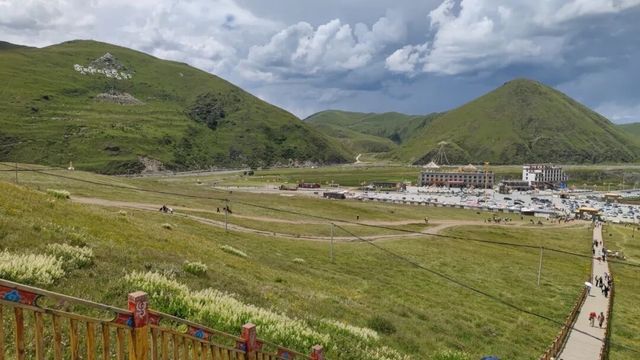 歡迎來塔公草原遊玩