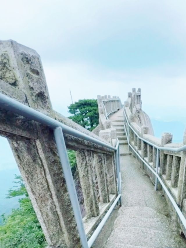 傳說天柱山是：「天帝的寶座」，古時仙人曾在此煉丹