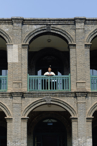 In the century-old blue bricks, understand the healing power of time!
