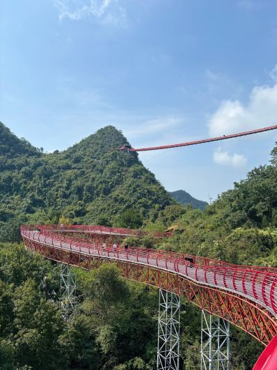 Climb to the top of Ruyi Peak to experience the stunning panoramic views of Yangshuo's karst landscape! Save this guide now